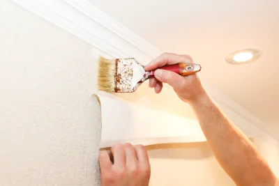 Pose de papier peint à Ansouis — revêtements muraux et toiles de verre
